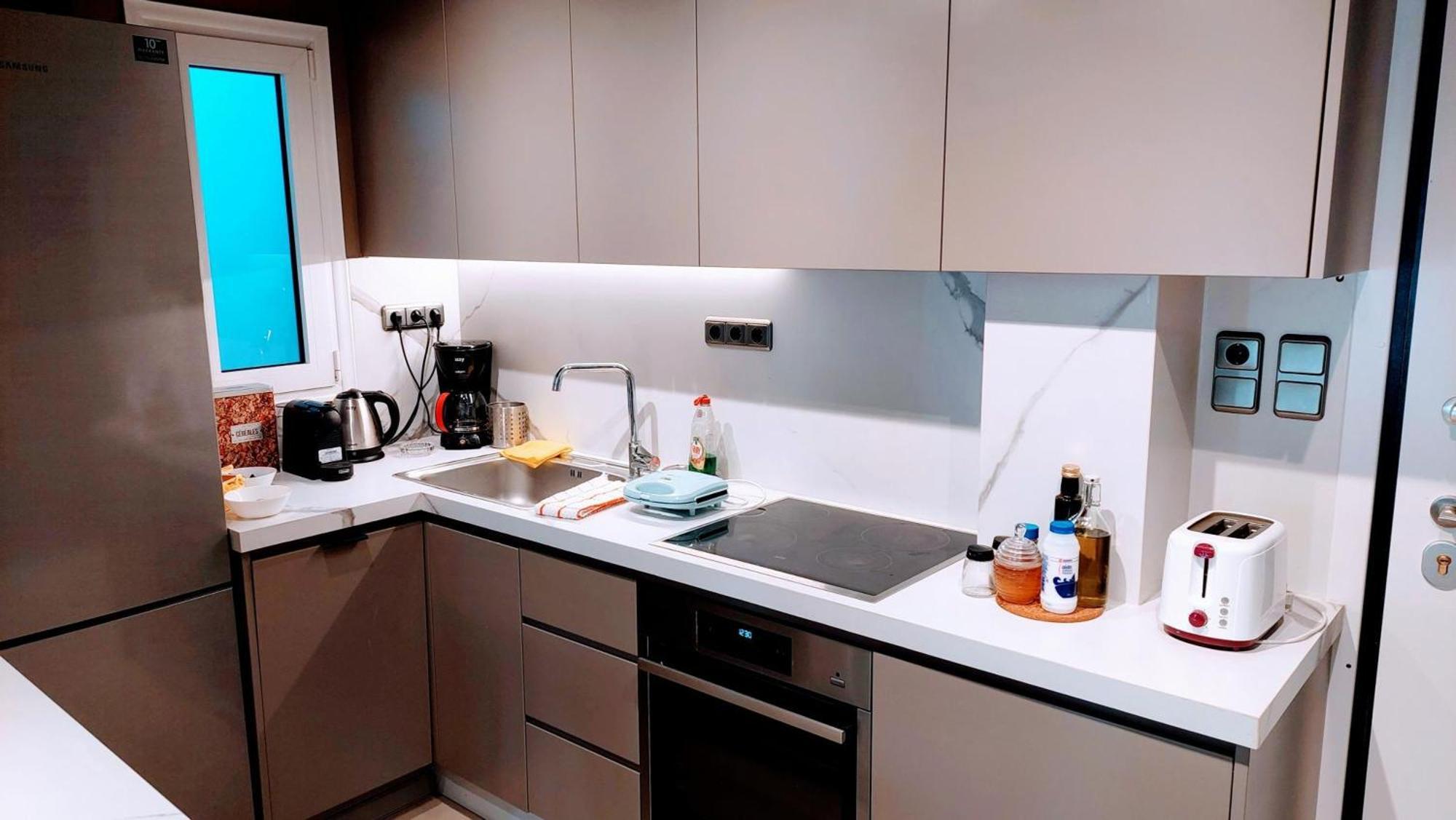 Luxurious Minimal Apartment In Acropolis เอเธนส์ ภายนอก รูปภาพ