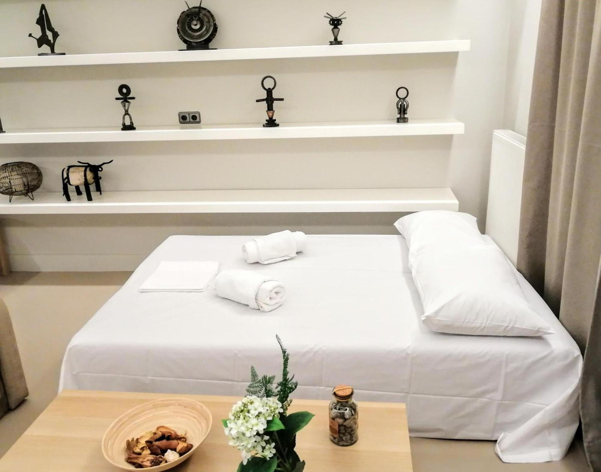 Luxurious Minimal Apartment In Acropolis เอเธนส์ ภายนอก รูปภาพ