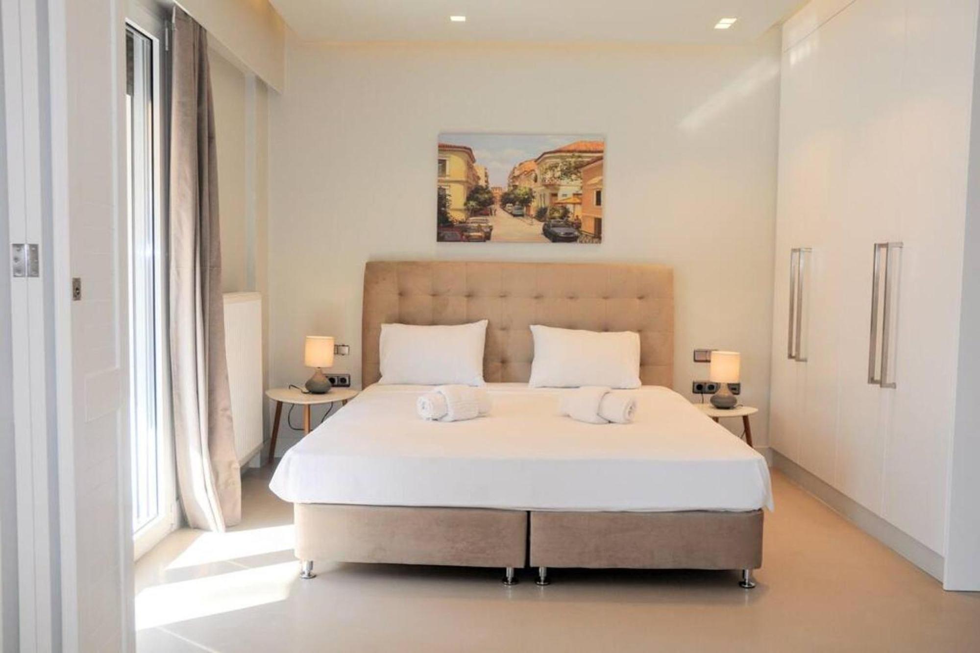 Luxurious Minimal Apartment In Acropolis เอเธนส์ ภายนอก รูปภาพ