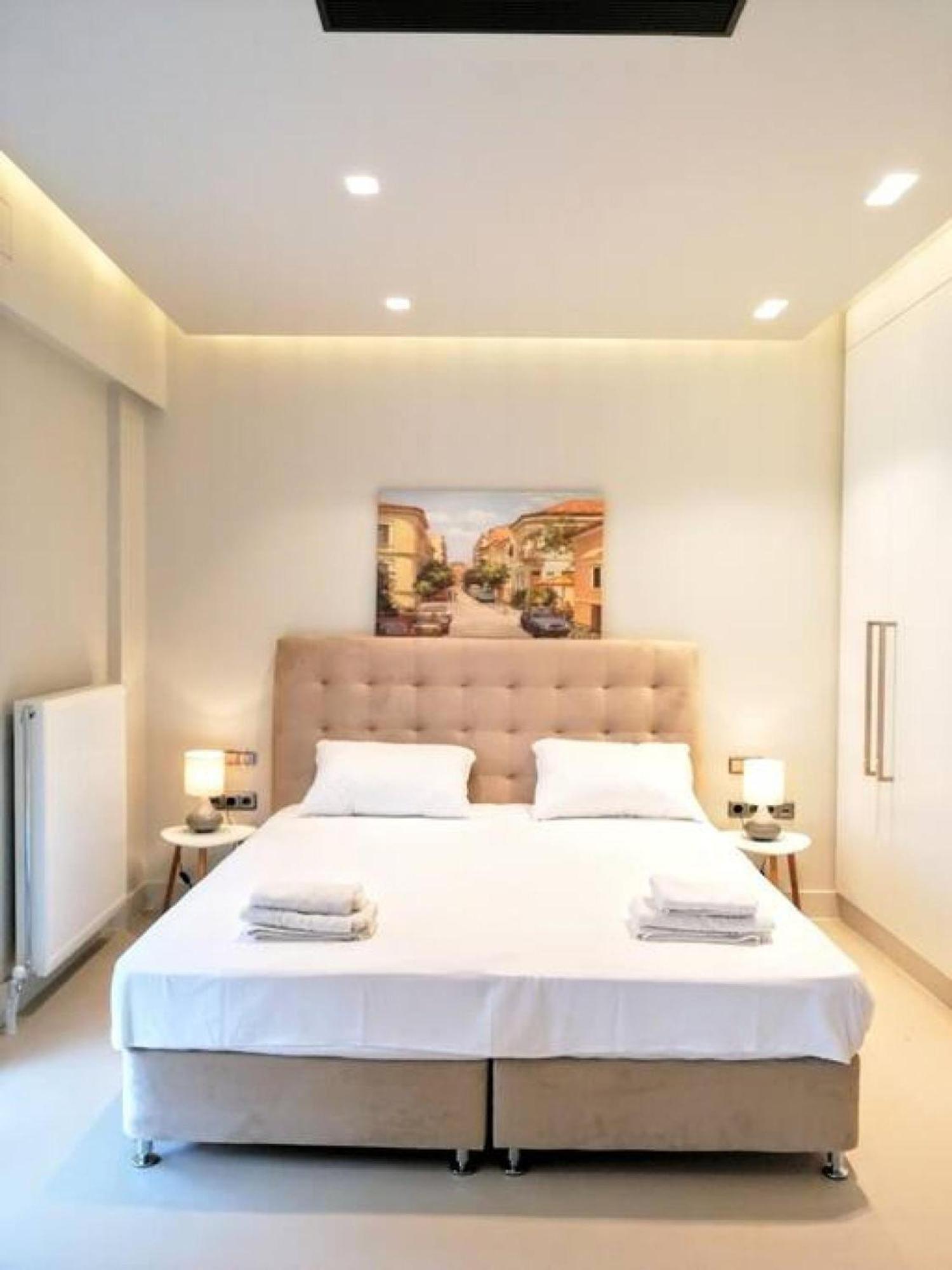 Luxurious Minimal Apartment In Acropolis เอเธนส์ ภายนอก รูปภาพ