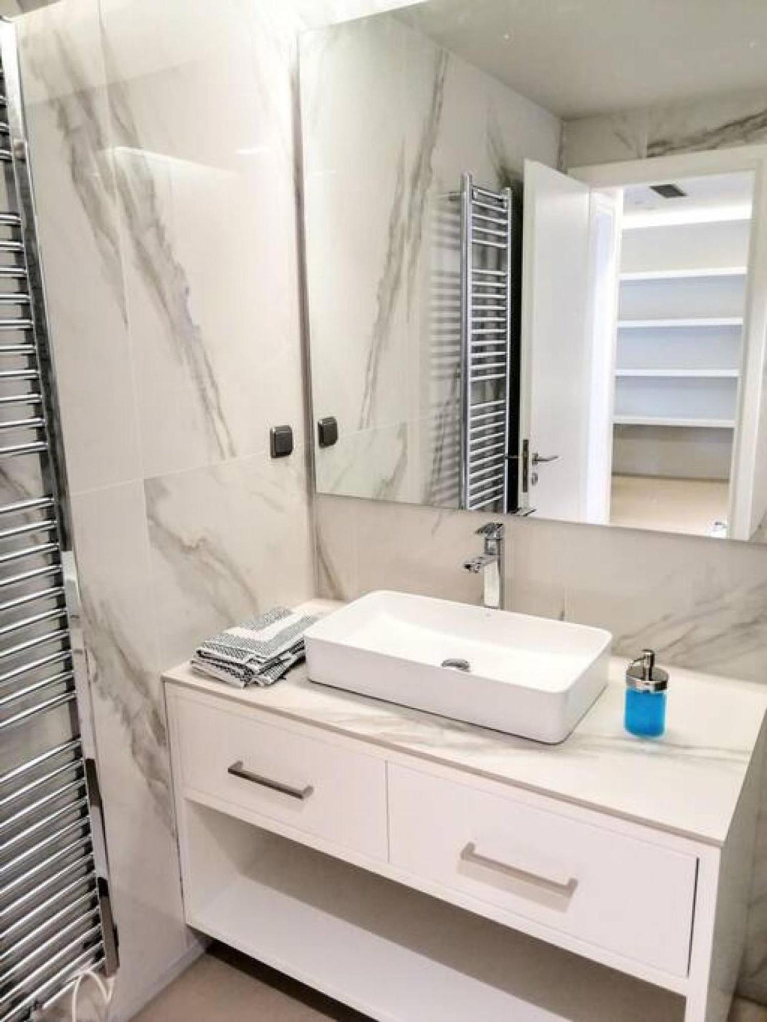 Luxurious Minimal Apartment In Acropolis เอเธนส์ ภายนอก รูปภาพ
